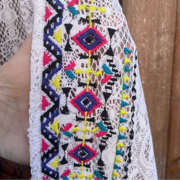 LOVE ON A HANGER Women’s White Colorful Knit Lacy Vest Fringe Western Size S/M - Picture 7 of 12